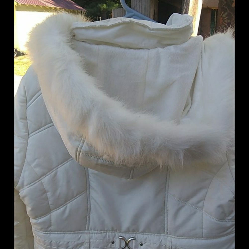 White winter jacket - Picture 2 of 6